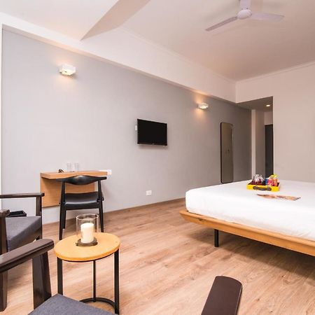 Oyo Townhouse 028 Corporate Suite Noida Bagian luar foto