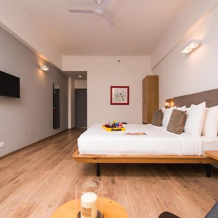 Oyo Townhouse 028 Corporate Suite Noida Bagian luar foto