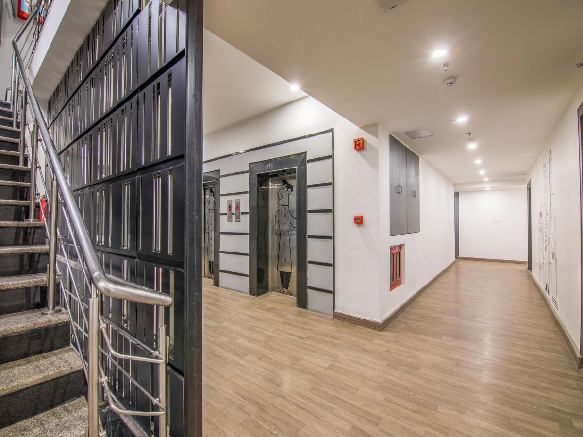 Oyo Townhouse 028 Corporate Suite Noida Bagian luar foto
