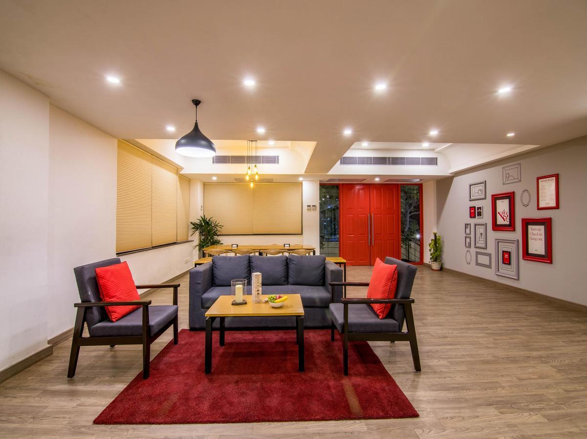 Oyo Townhouse 028 Corporate Suite Noida Bagian luar foto