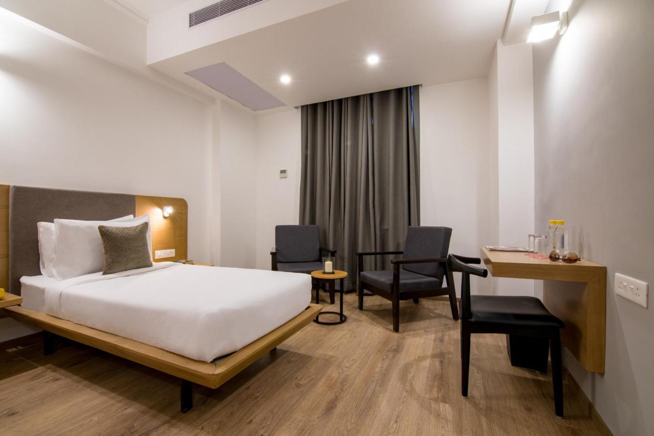 Oyo Townhouse 028 Corporate Suite Noida Bagian luar foto