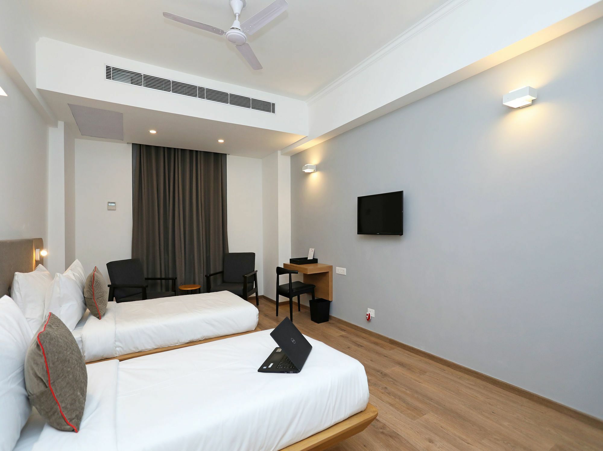 Oyo Townhouse 028 Corporate Suite Noida Bagian luar foto