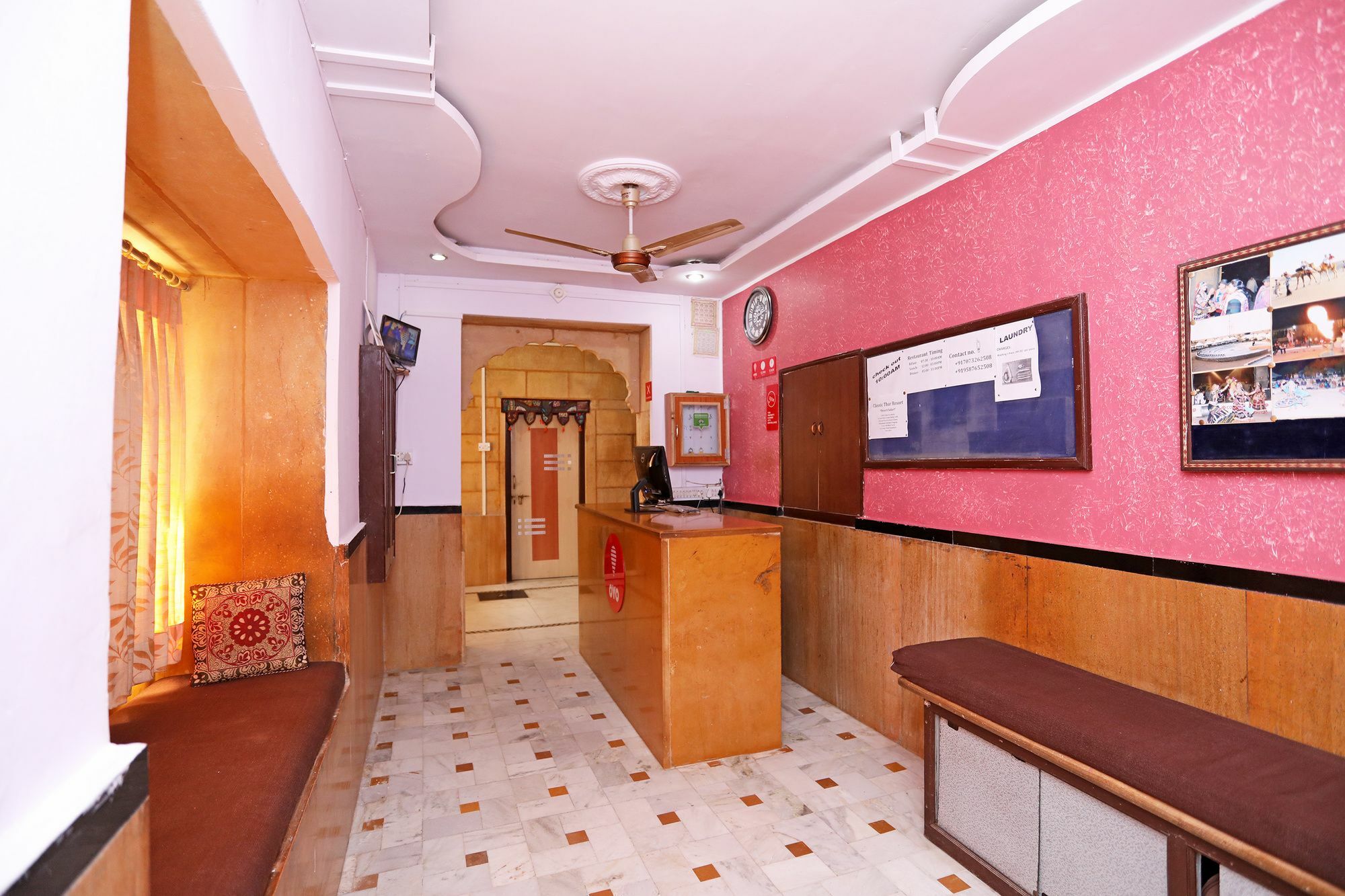 Oyo Townhouse 028 Corporate Suite Noida Bagian luar foto