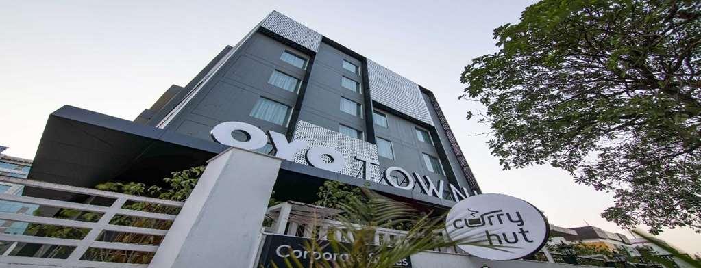 Oyo Townhouse 028 Corporate Suite Noida Bagian luar foto
