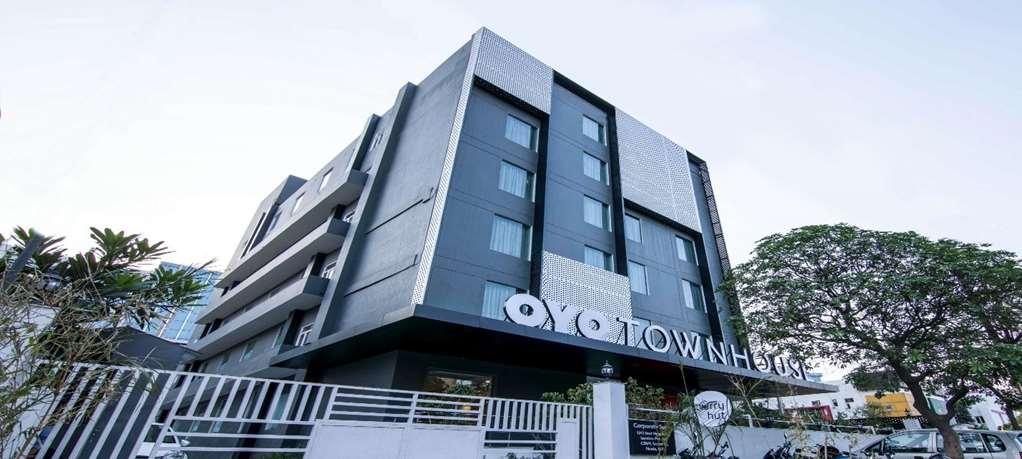 Oyo Townhouse 028 Corporate Suite Noida Bagian luar foto