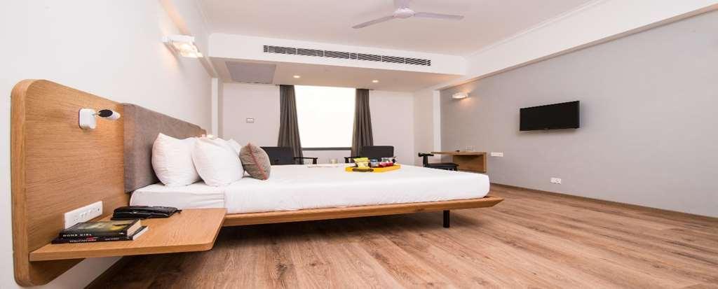 Oyo Townhouse 028 Corporate Suite Noida Ruang foto